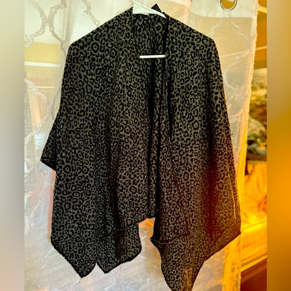 Leopard shawl. 1 size